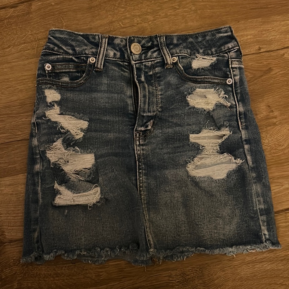 American eagle denim skirt (size 2 super stretch )